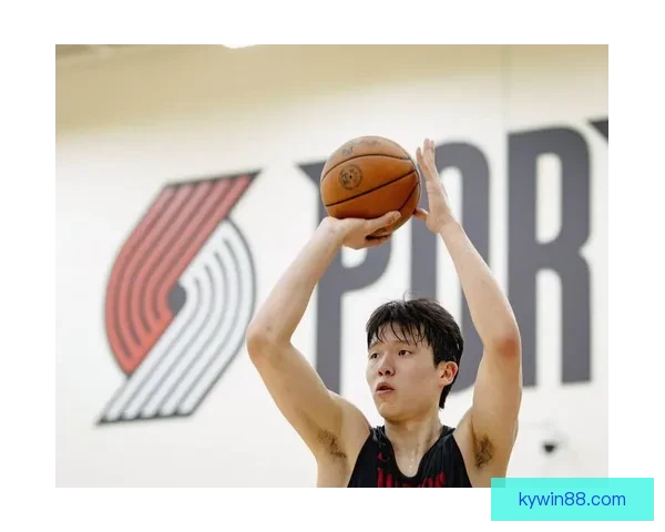 斯普利特赞杨瀚森进步显著 从季初时间减少到成长为更好球员